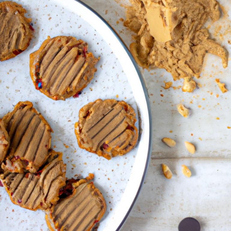 Irresistible Gluten-Free Chocolate Chunk Cookies with Peanut Butter and Oats