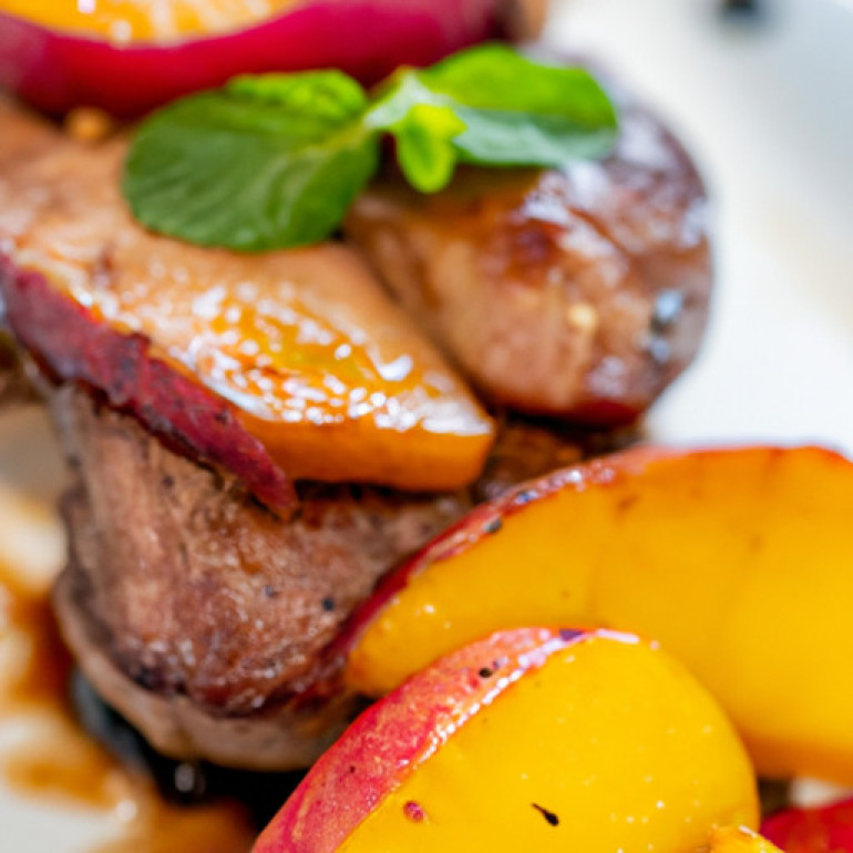 Irresistible Apple Pork Chops: A Sweet and Tangy Delight