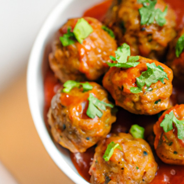 Sriracha Bang Bang Meatballs: A Spicy Party Hit!