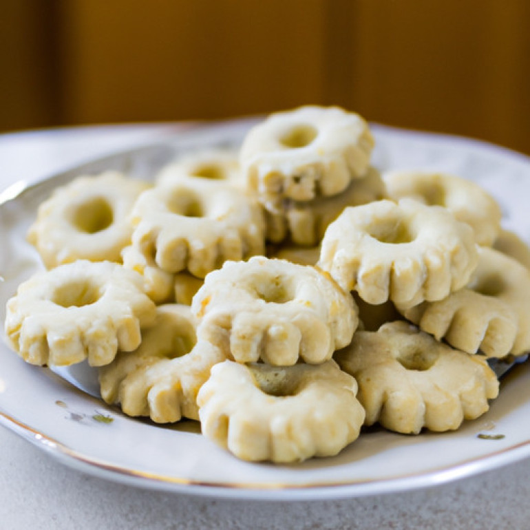 Delightful Holiday Wreath Cookies - A Festive Treat!