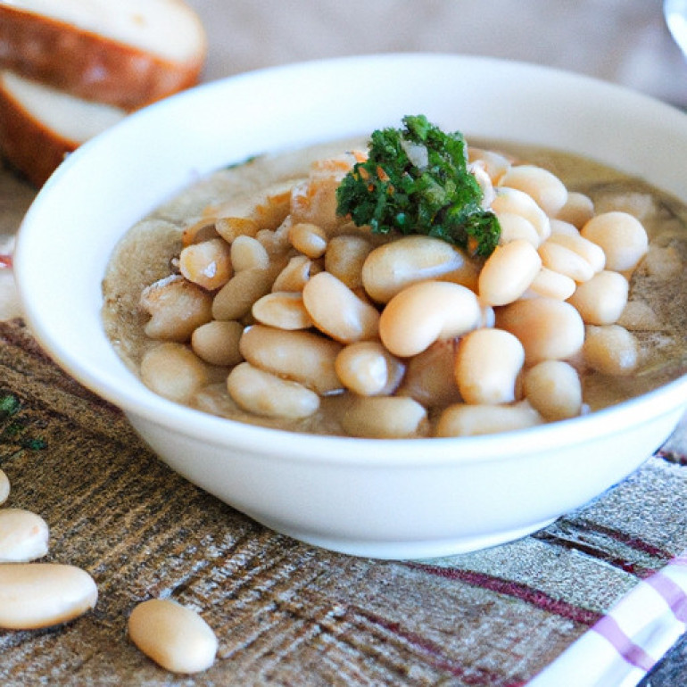 Hearty White Bean Soup Recipe for Gatherings