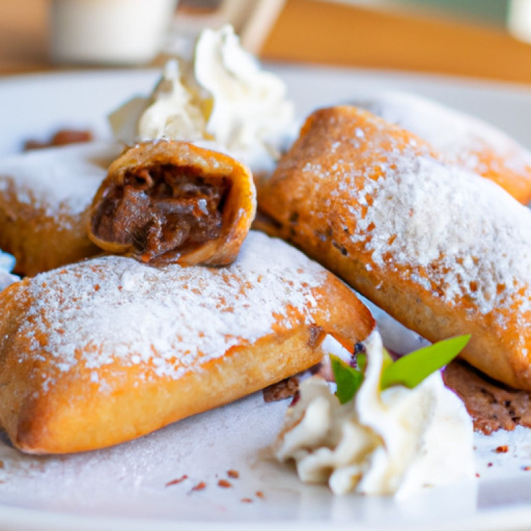 Delicious Air-Fried Chocolate Banana Empanadas with Cinnamon Cream