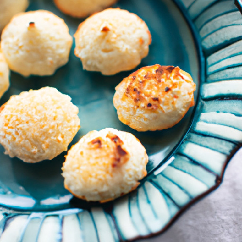 Delightful Coconut Vanilla Macaroons: Gluten-Free and Nut-Free Option