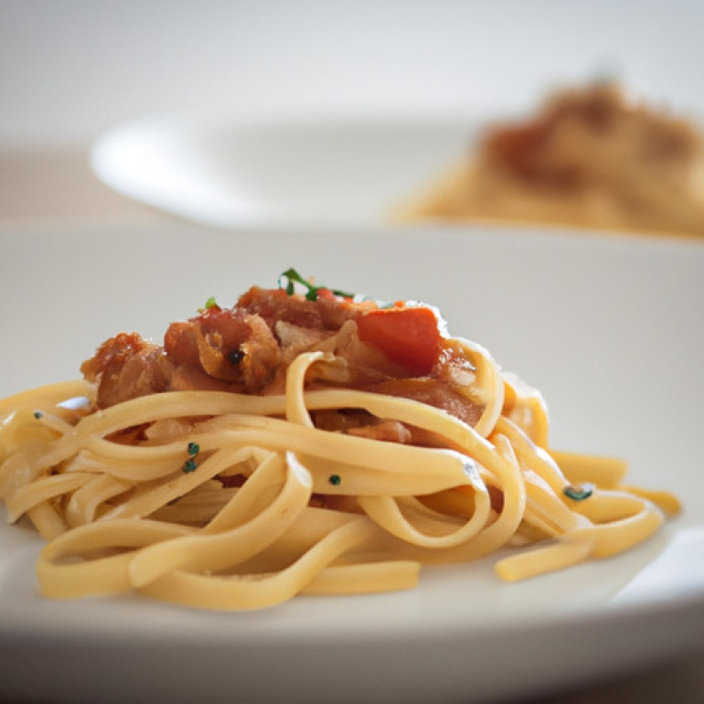 Savory Linguine Turkey Ragu: Quick & Delicious Pairing