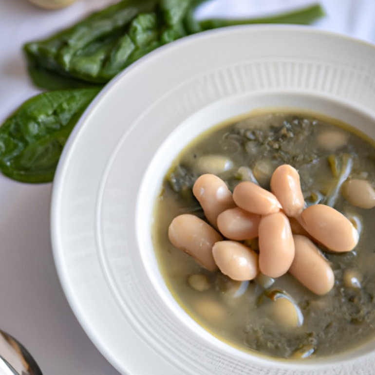 Savory Spinach and White Bean Soup Recipe - A Delicious Twist!