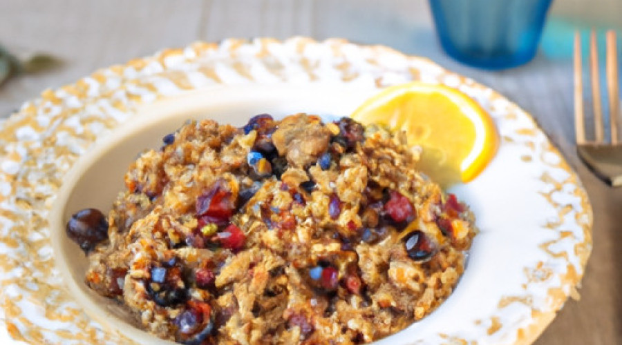 Zesty Quinoa Delight with Chickpeas and Tangy Huckleberries