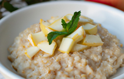 Delicious Apple Oatmeal in the Slow Cooker