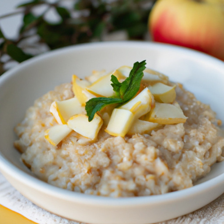 Delicious Apple Oatmeal in the Slow Cooker