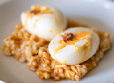 Flavorful Microwave Poached Eggs: Quick & Simple Recipe