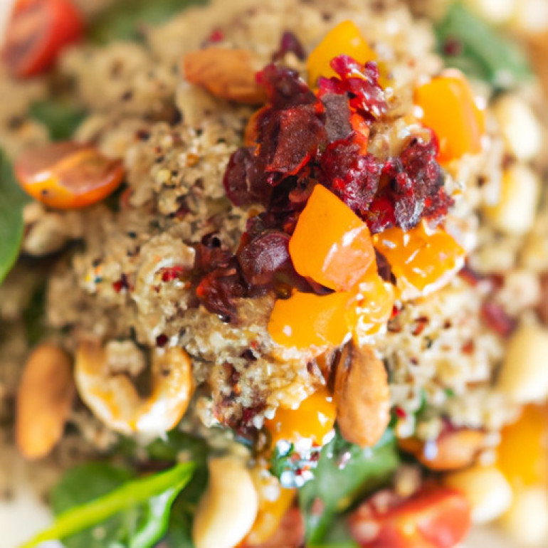 Delicious Veggie Quinoa Salad with Almonds and Raisins