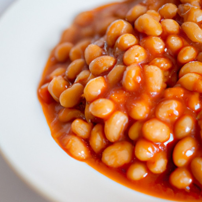 Savory Vegetarian Baked Beans with Tangy Tomato Sauce