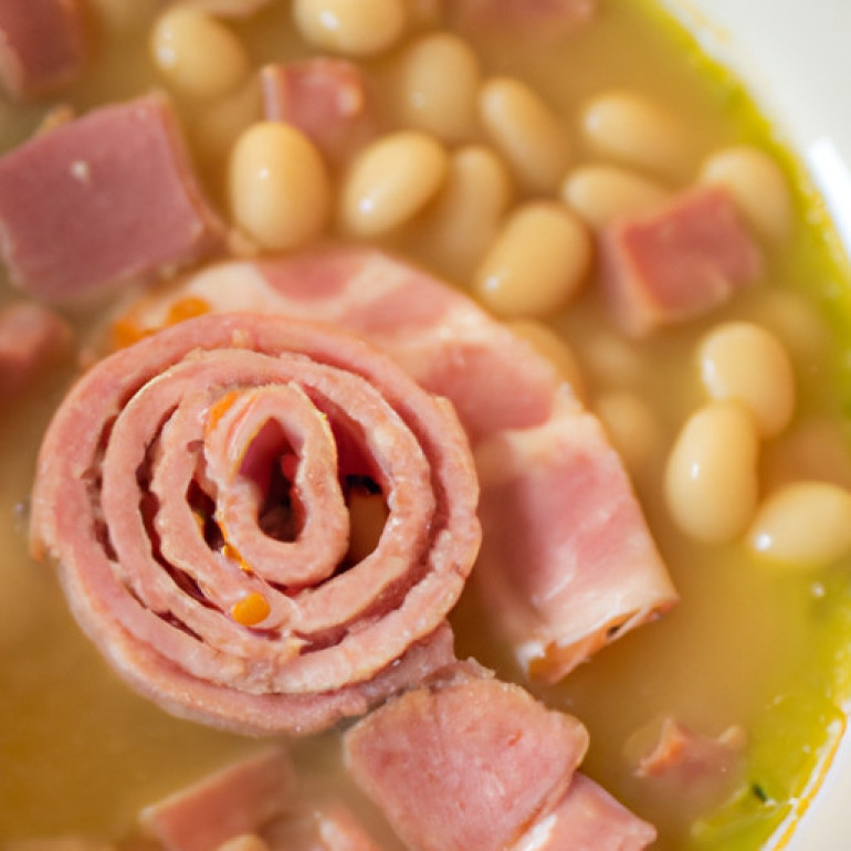 Savory Holiday Ham & Bean Soup Recipe: A Festive Twist